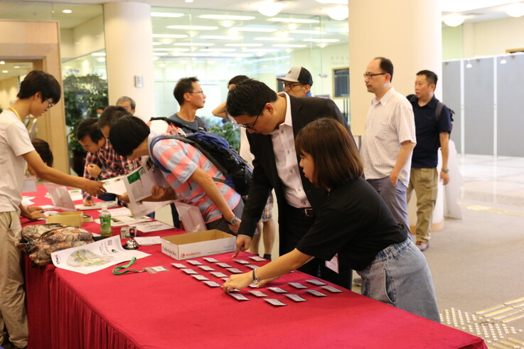The seminar drew over 200 participants from various sectors.